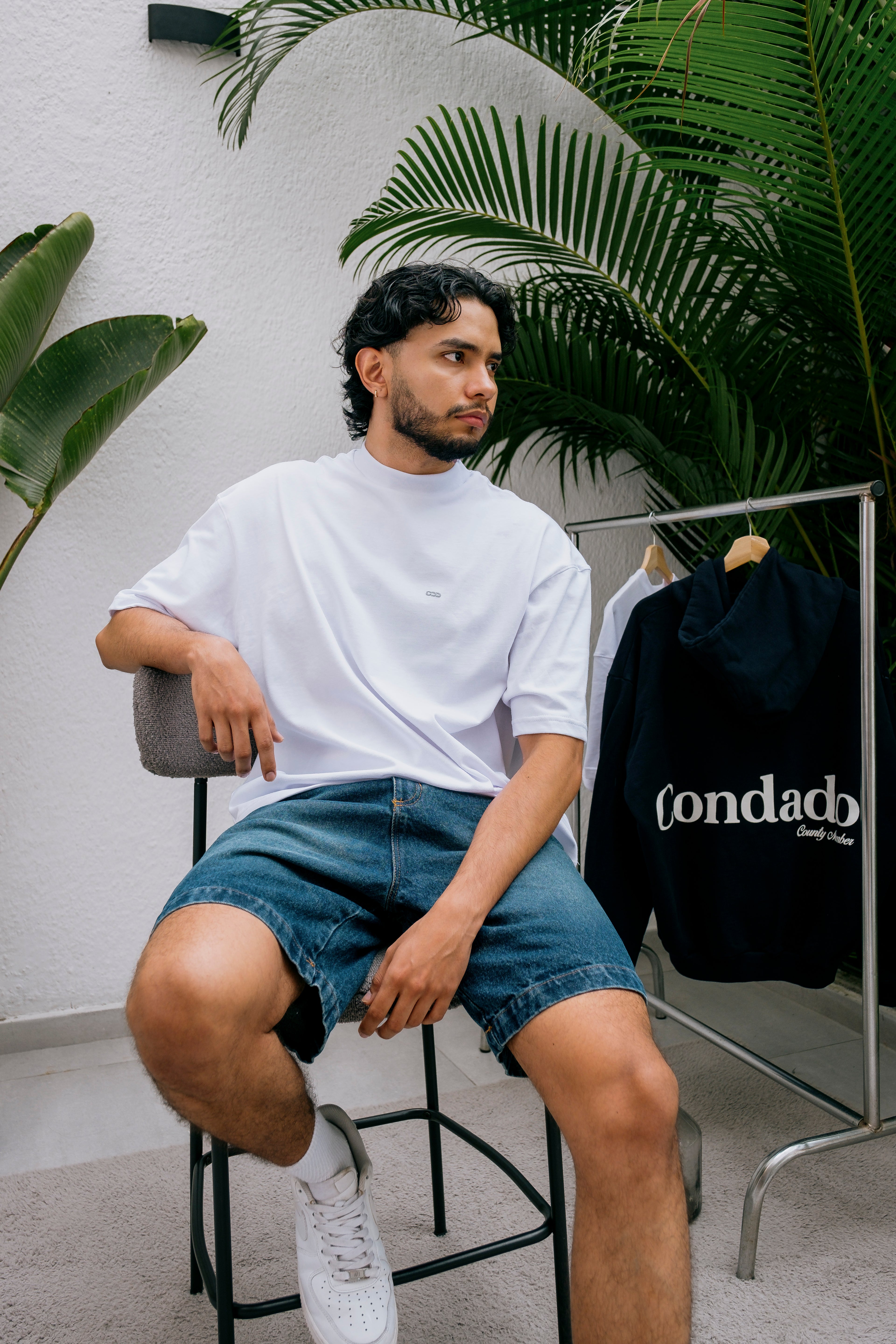 Camiseta boxy blanca.